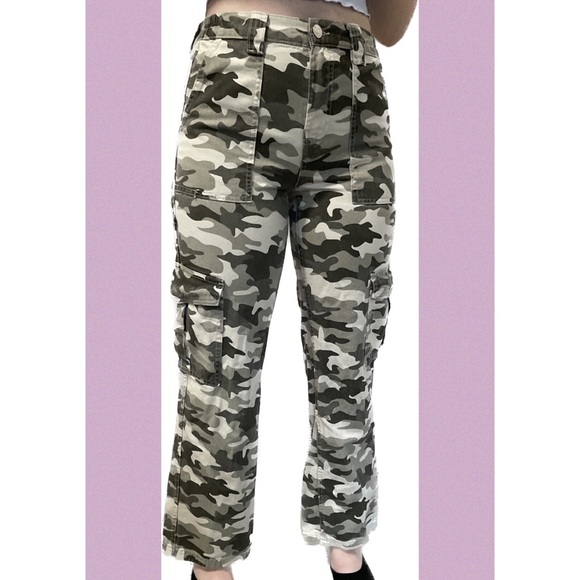 Camo Cargo Pants!! - Picture 1 of 5
